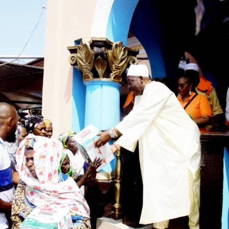 HRM (Oba) Abdulfatai Oyeyinka Aremu Aromire (Oyegbemi II) Ojora of Ijora and Iganmu Kingdom giving out boxes of variety of food  items to the elderly women at Ijora Palace